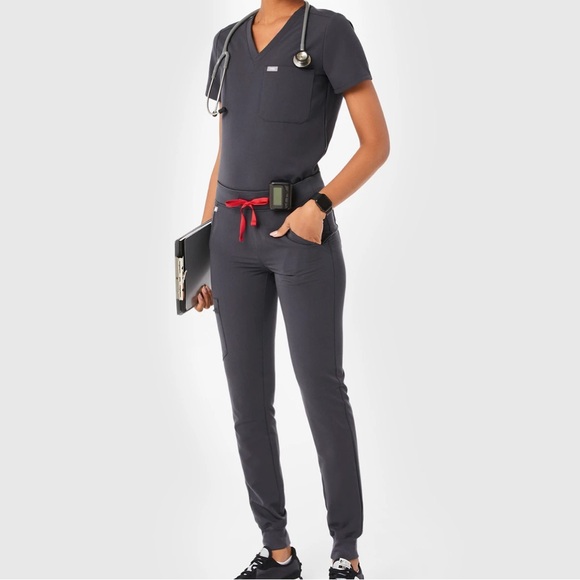 Figs Pants - WEAR FIGS charcoal  Zamora joggers and Catarina top xxs